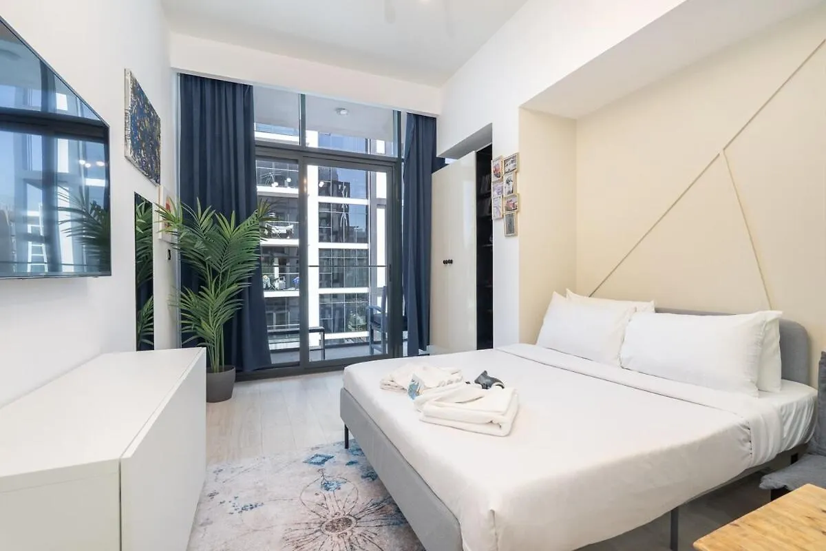 Inviting Studio Apartment Perfect For 3 In Meydan! Dubai