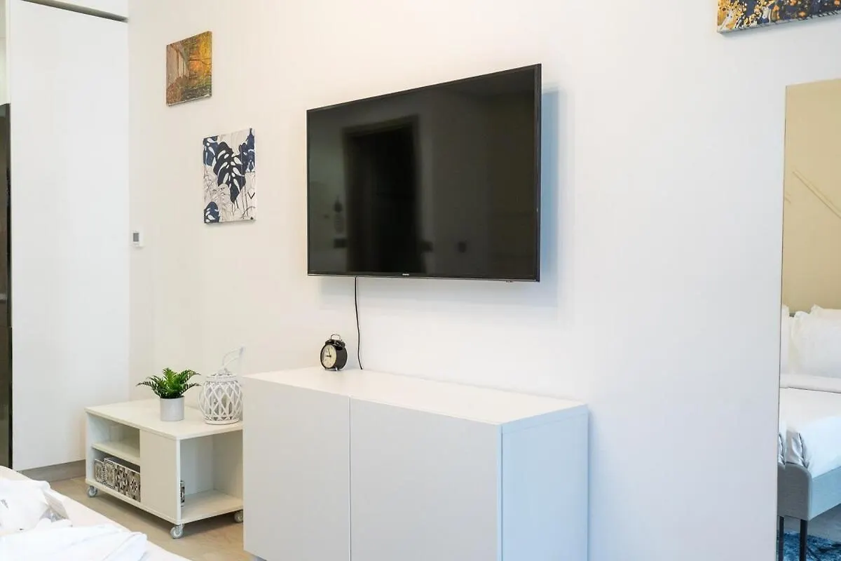 Inviting Studio Apartment Perfect For 3 In Meydan! Dubai
